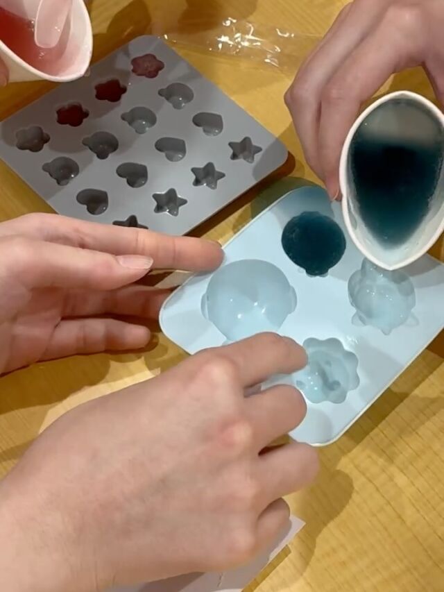 こんにちは！たかはし歯科クリニックです🏥

虫歯にならない、砂糖不使用のグミをスタッフみんなで作ってみました！😊

みんなで作ってみると楽しいですね♪
色々な形をしたグミが作れて、キシリトールなのに味も美味しくできました👏🏻

実際に作ってみるイベントを、1月7日.1月24日に開催いたしますので皆さまのご参加お待ちしております🌟

グレープ味で、スタッフからも美味しいと大好評です！！
是非、いらっしゃってくださいね💗

参加フォームは、プロフィールからチェックしてください✅

#キシリトール#虫歯予防#グミ